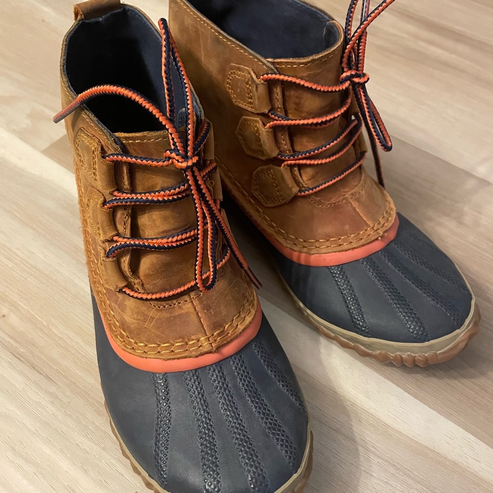 Sorel Brown and dark blue Out N About Boots